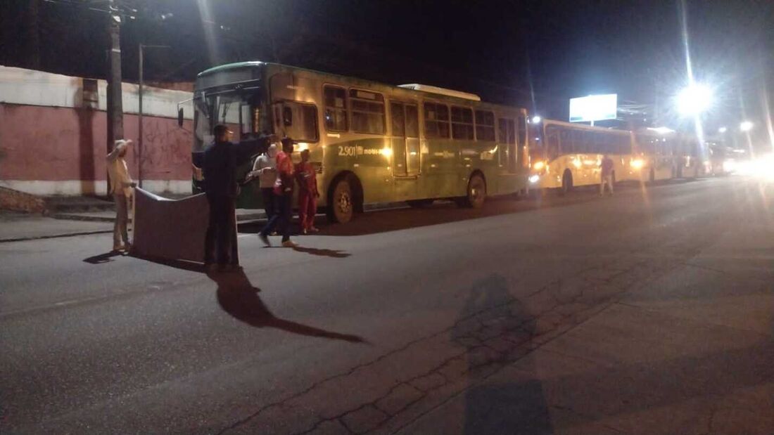 No sexto dia de greve, mobilização é em ruas e garagens