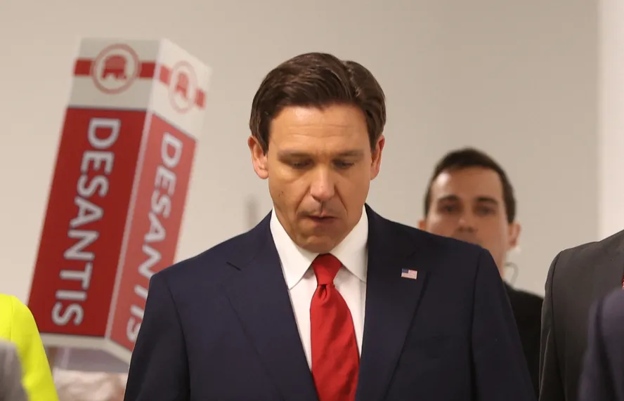 Ron DeSantis enfrenta principais crises na Flórida desde que lançou candidatura à Presidência 