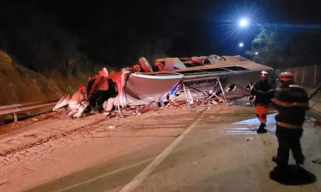 Acidente com ônibus que transportava torcedores do Corinthians