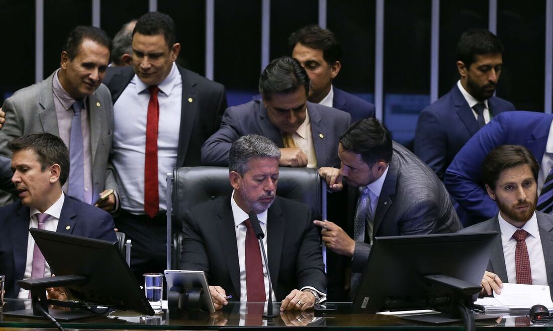 Por 379 votos a 64, os deputados aprovaram nesta terça-feira (22) emenda do Senado