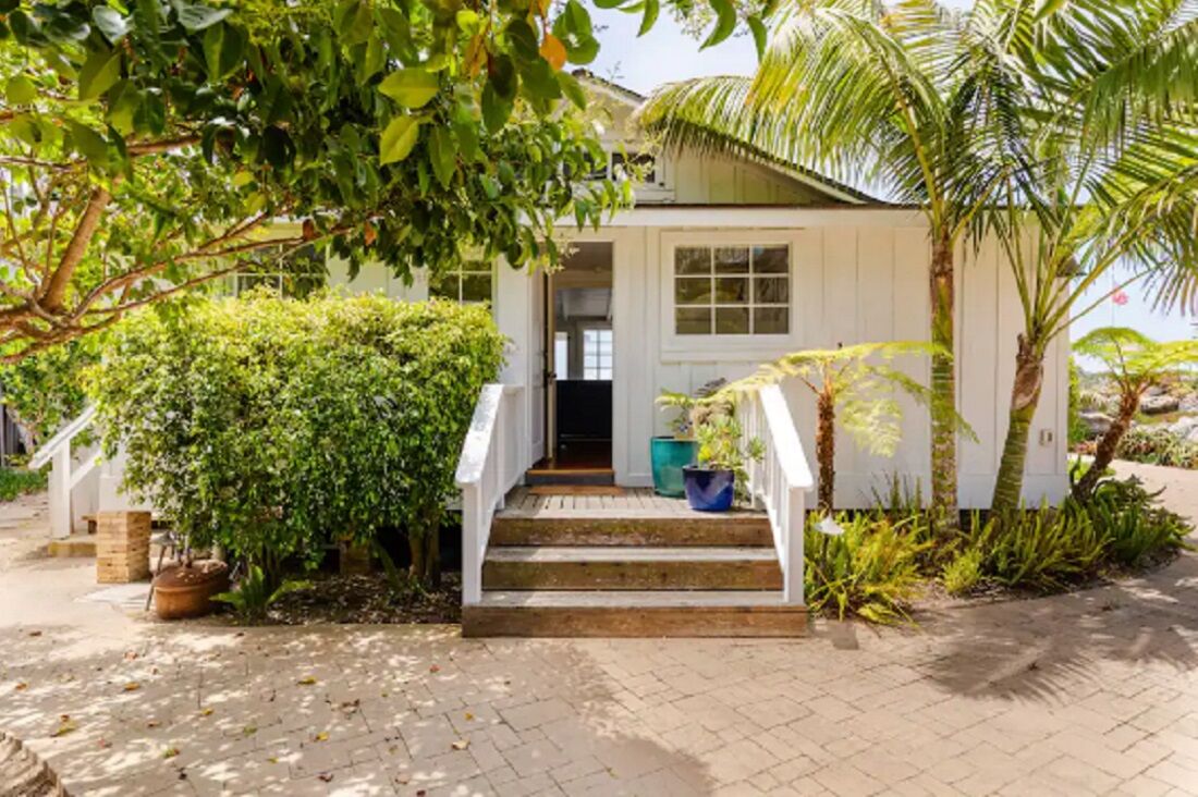 Casa fica a poucos passos da praia