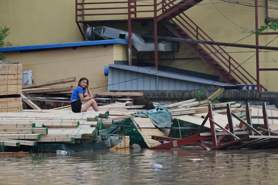 A situação é crítica em Zhuozhou, município de Hebei, com grandes áreas inundadas 