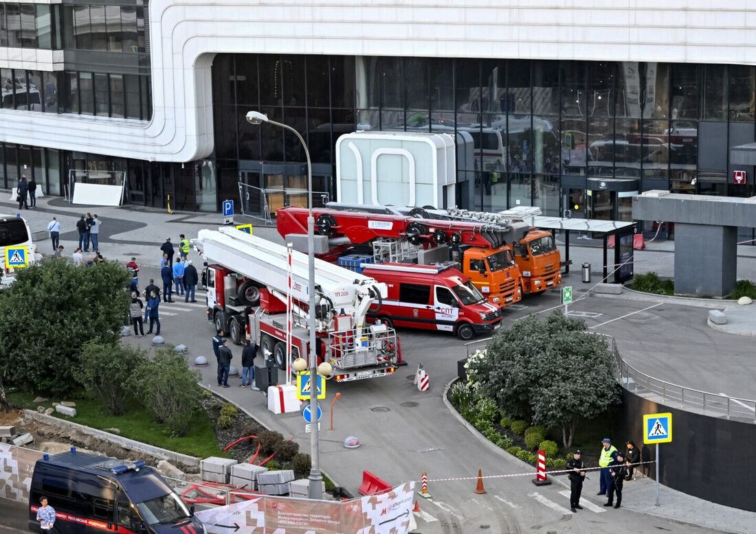 Bloco de escritórios danificado do Moscow International Business Center