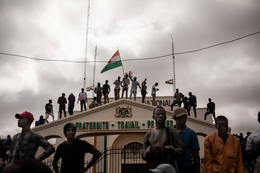 Manifestação no dia da independência em Niamey em 3 de agosto de 2023