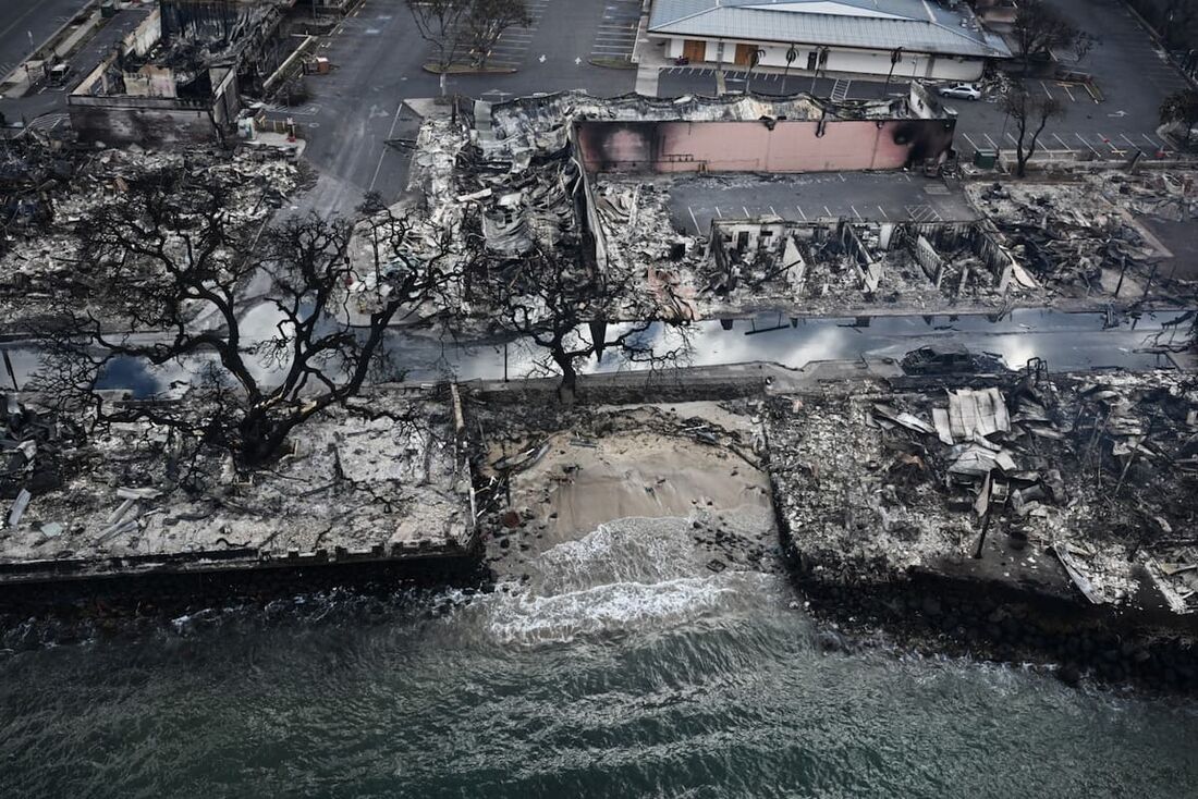 Imagem aérea mostra destruição causada por incêndio no Havaí 