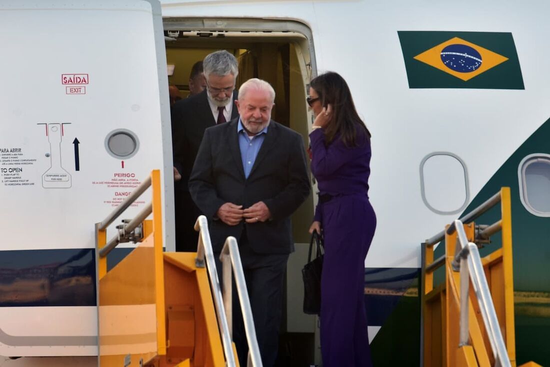 Lula e sua esposa "Janja" em viagem para posse de Santiago Penã, presidente eleito do Paraguai