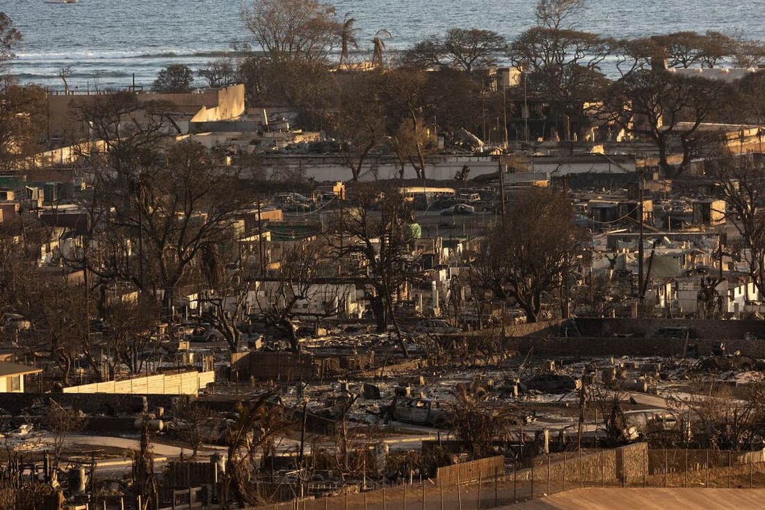 Casas e edifícios foram destruídos em um incêndio florestal, visto em Lahaina, oeste de Maui, Havaí,