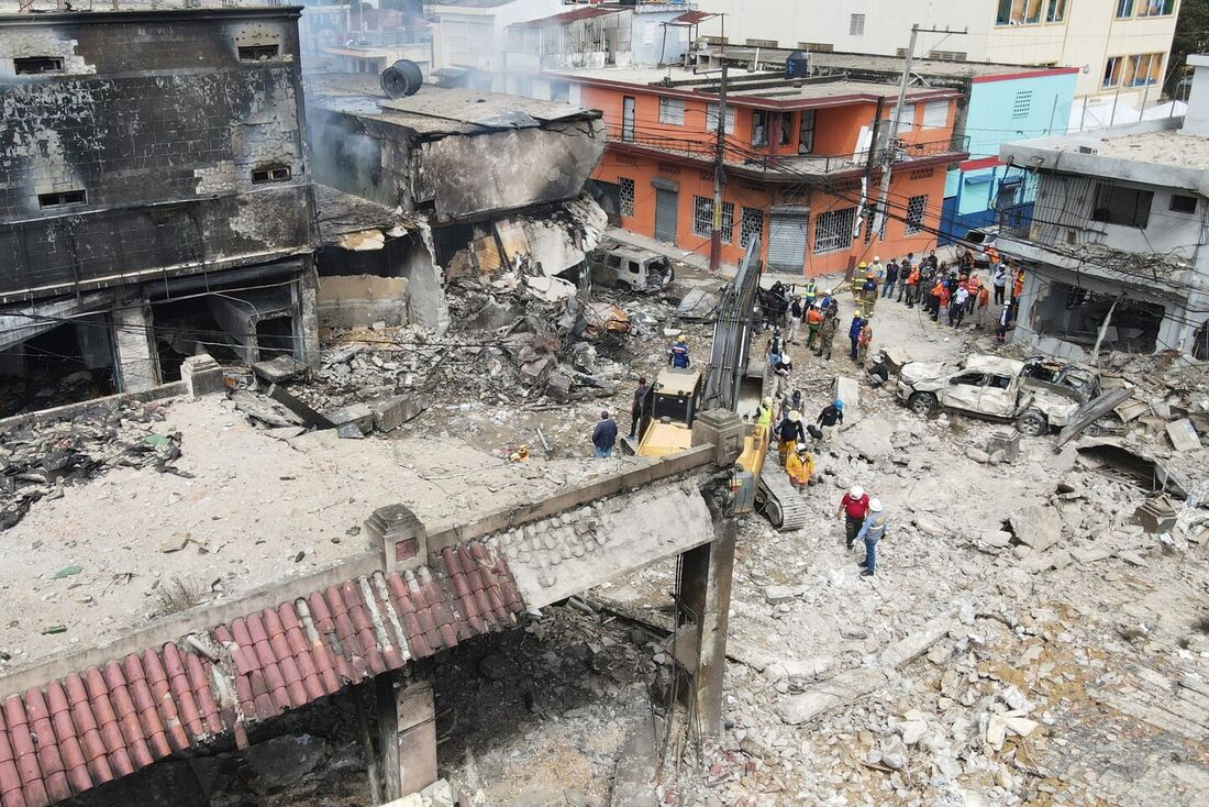 Explosão de grandes proporções em uma área comercial de San Cristóbal