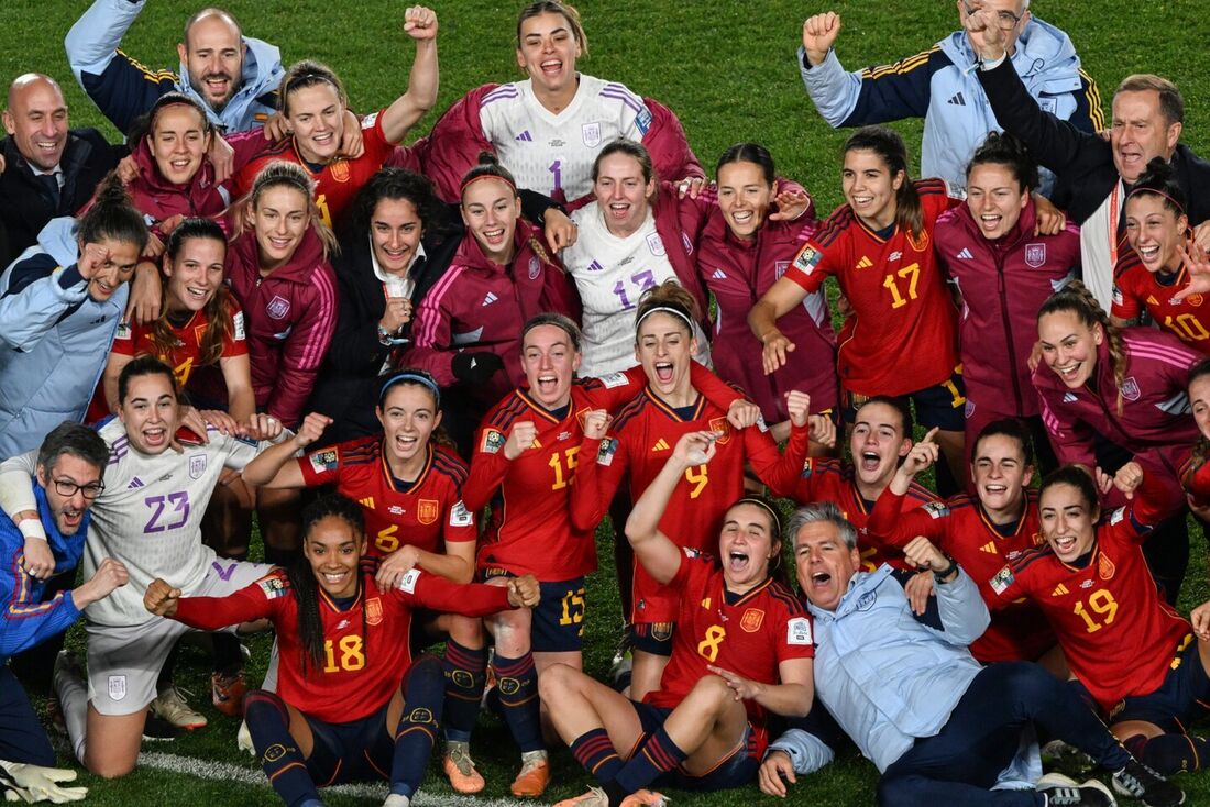 ge on X: TEMPO REAL: Acompanhe Brasil x Espanha pelo Mundial feminino de  futebol   / X