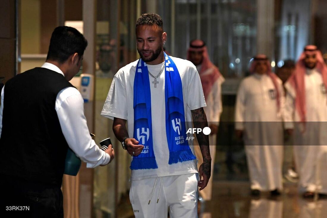 Neymar logo após desembarcar na Arábia Saudita 