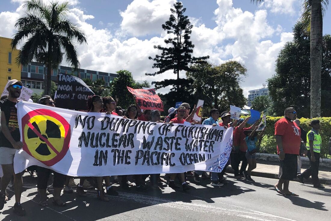 Protesto contra o despejo da água residual de Fukushima