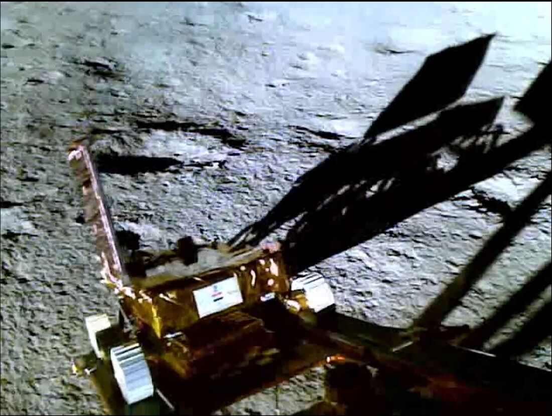 Chandrayaan-3 enquanto ele manobra do módulo lunar até a superfície da Lua