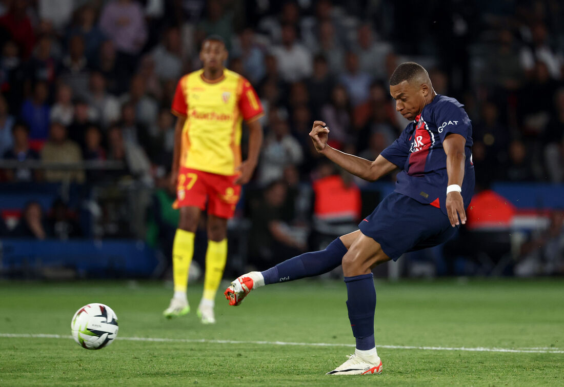 Em duelo de campeão e vice da temporada passada, Mbappé resolveu o jogo para a equipe parisiense