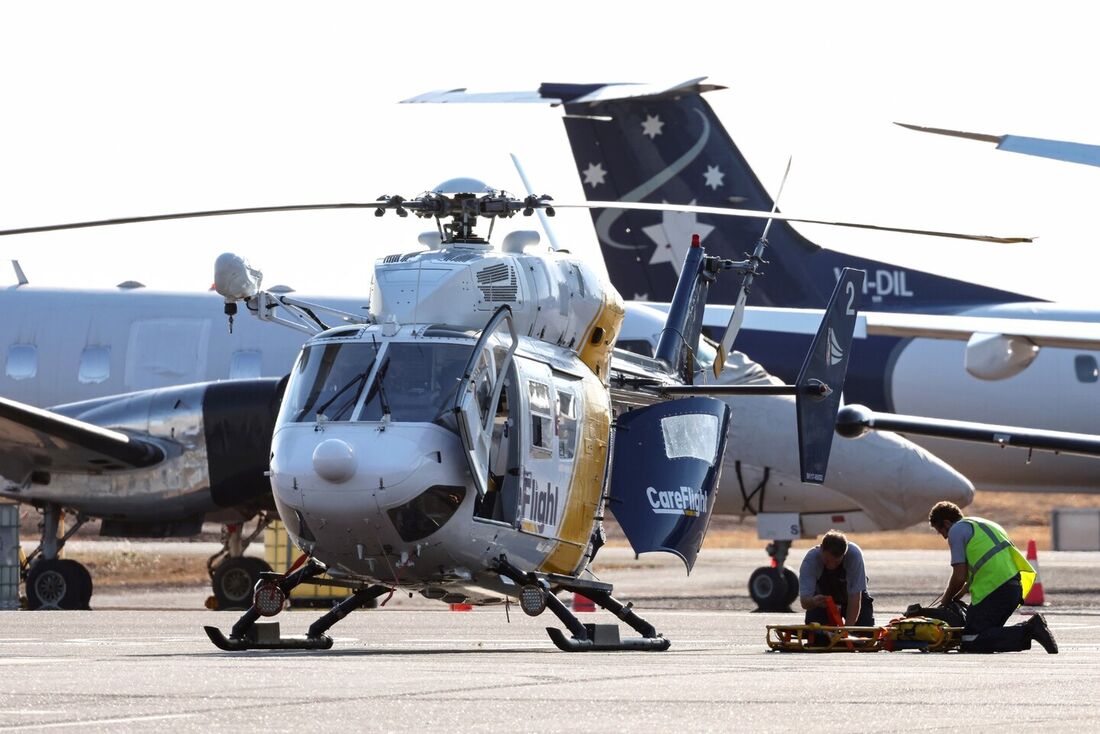 Trabalho de resgate está em andamento para transportar os feridos na queda da aeronave militar Osprey dos EUA em uma ilha remota ao norte do continente australiano.