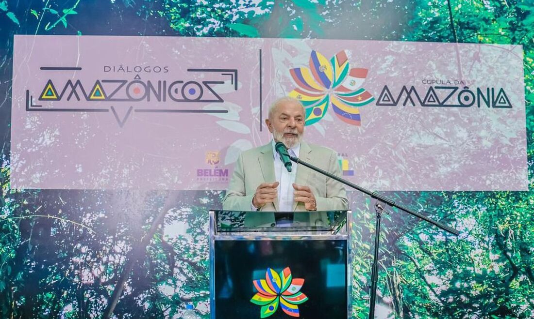 Lula em declaração à imprensa após reunião na Cúpula da Amazônia