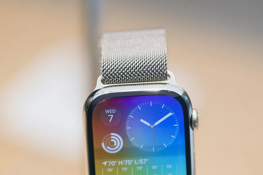 Apple Watch feito em aço inox 