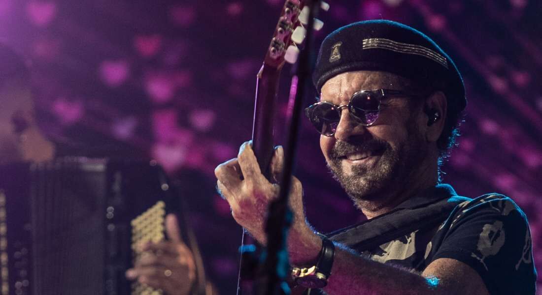 Nando Cordel canta no RioMar