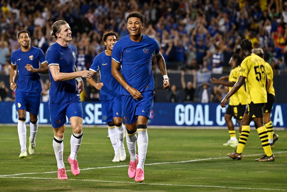 Camisa do Chelsea ainda não apresenta um patricinador master para a temporada 2023/2024