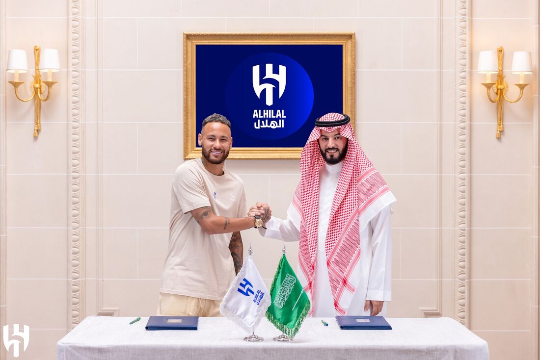 Neymar durante a apresentação oficial no clube saudita 