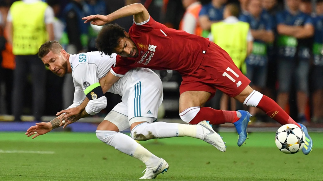 Sérgio Ramos e Salah na final da Champions League 2018