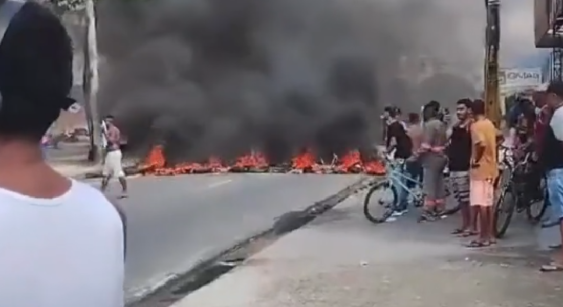 Protesto interrompe os dois sentidos da Caxangá