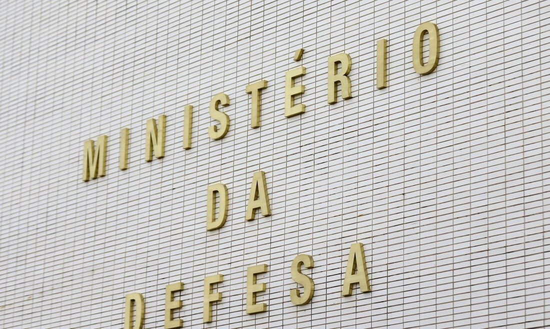 Hacker disse que esteve cinco vezes no Ministério da Defesa, entrou pela porta dos fundos do prédio, e que se reuniu com o ministro da Defesa, o general Paulo Sérgio Nogueira de Oliveira