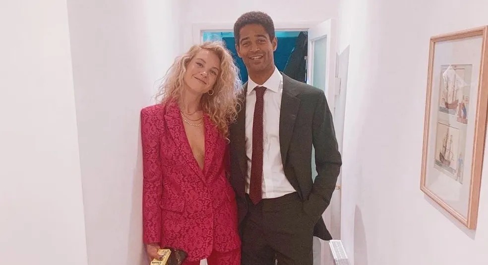 Alfred Enoch e Mona Godfrey 