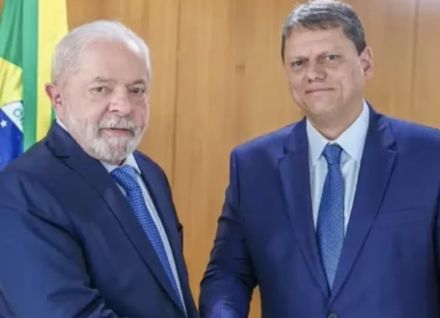 O presidente Lula e o governador Tarcísio de Freitas 