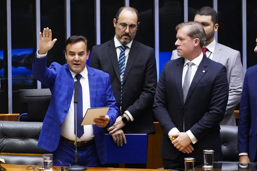 O deputado bolsonarista Adilson Barroso (PL-SP) propõe a criação do Dia Nacional do Patriota a ser celebrado no aniversário do ex-presidente