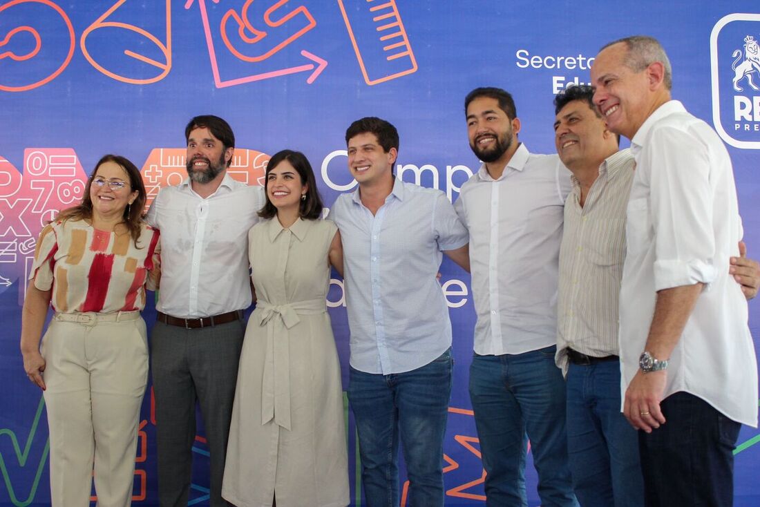 Ana Lúcia; Paulo Muniz; Tábata Amaral; João Campos;, Ednaldo Moura, secretário-executivo de Gestão de Rede da Secretaria de Educação; Osvaldo Amorim e Fred Amancio