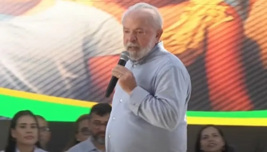 O presidente Lula discursa em Parintins 