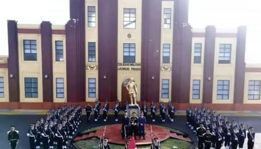 Diretor do Colégio Militar Leoncio Prado foi destituído por forçar um grupo de alunos a posar nus e descalços ao ar livre