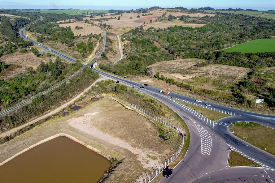 Entroncamento da rodovia BR-277 com a PR-427; trechos estão contemplados no primeiro lote de concessão de estradas do Paraná 