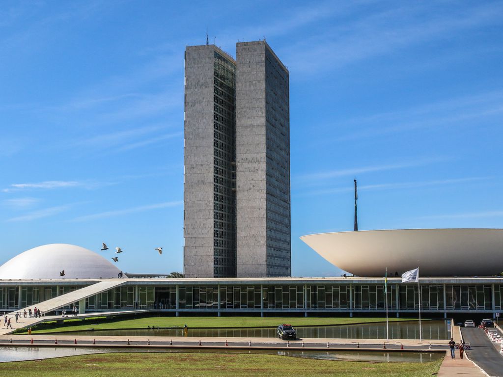 Texto afirma que o influenciador teve que responder a perguntas sobre suas opiniões político-partidárias e ideológicas, além de ser confrontado sobre declarações que havia feito sobre o 8 de Janeiro