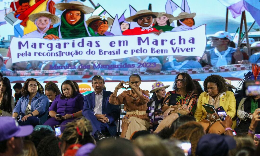 A 7ª Marcha das Margaridas foi aberta oficialmente na noite desta terça-feira (15)