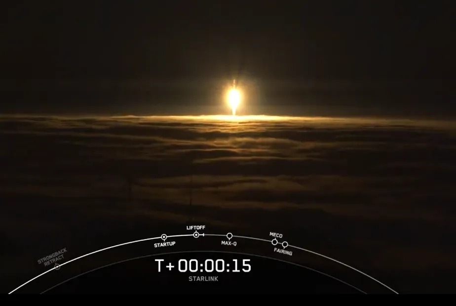 Foto mostra lançamento do Falcon 9, em julho, pela SpaceX 