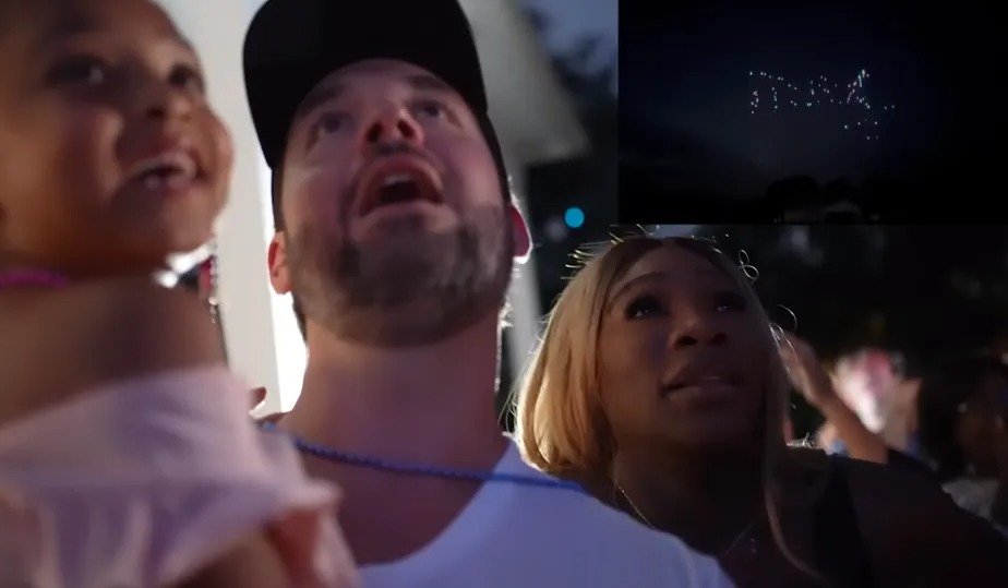 Serena Williams e Alexis Ohanian observam show de drones para descobrir gênero do segundo filho 