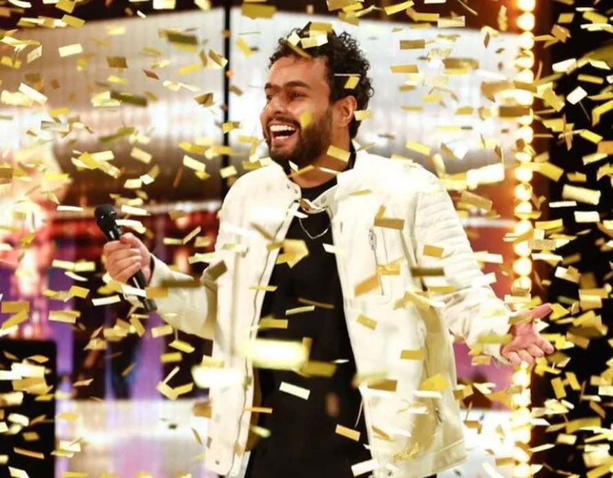 Gabriel Henrique ao final da apresentação no AGT