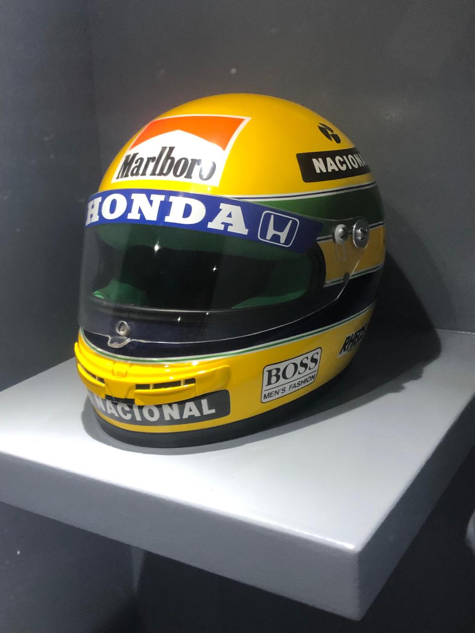 Capacete de Ayrton Senna em exposição