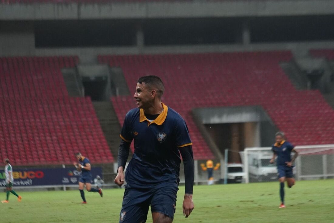 Radsley marcou um dos gols da vitória do Retrô