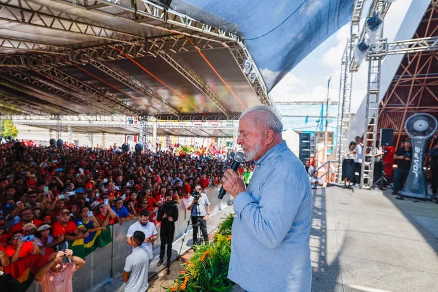 Lula em Parintins relança o programa Luz para Todos