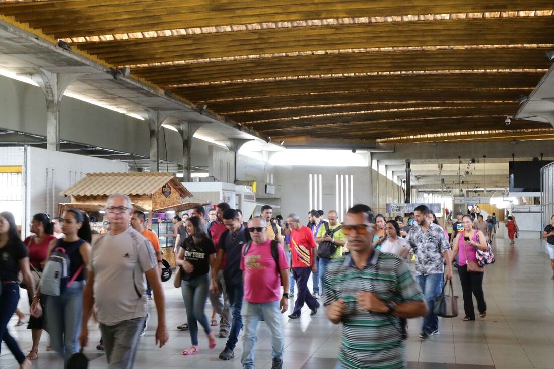 Movimentação na Estação Recife no quinto dia da greve dos metroviários