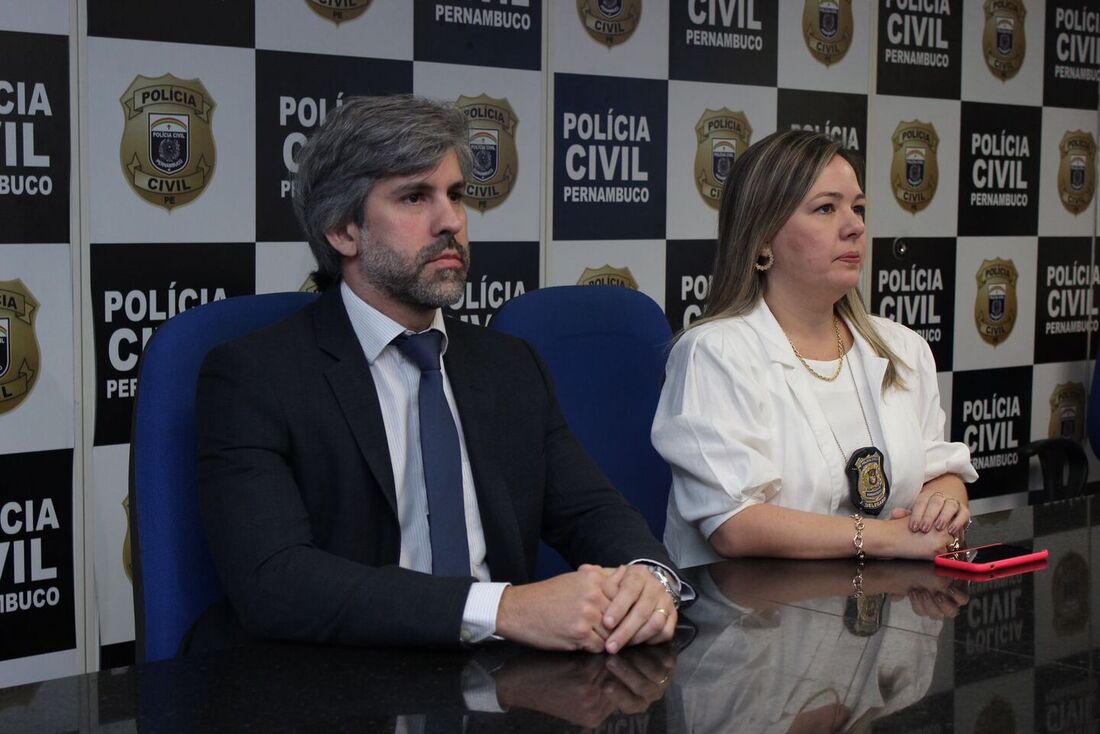 Coletiva na Polícia Civil sobre a Operação de Intervenção Tática. Na foto: Delegado Breno Varejão e Delegada Kelly Luna.