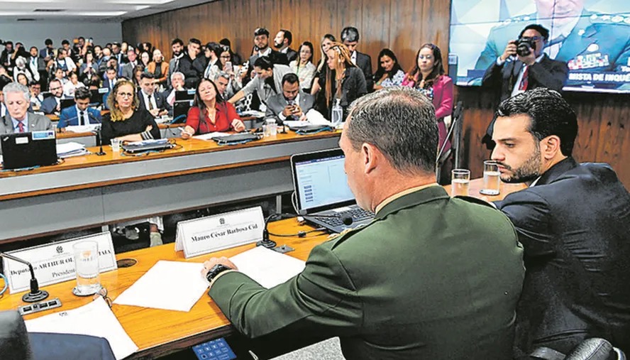 Deputados governistas querem depoimento de Bolsonaro na CPMI