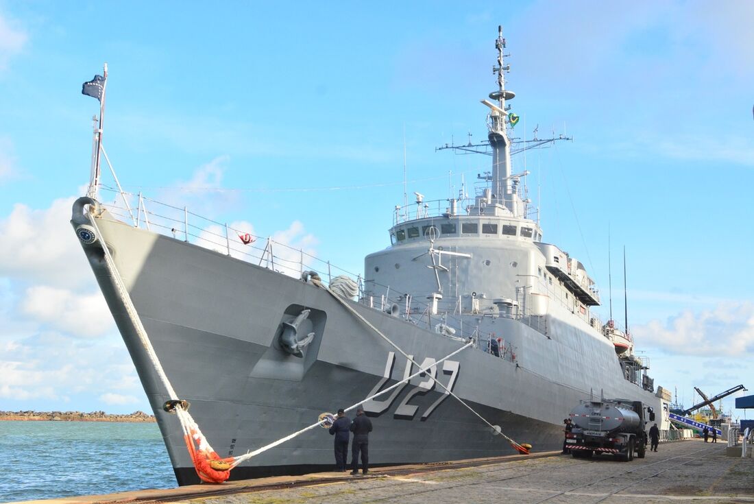 Navio atracou no Recife nesta quarta-feira (16)