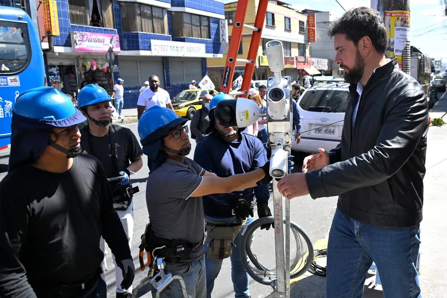 O candidato equatoriano Jan Topic: cópia do modelo salvadorenho 