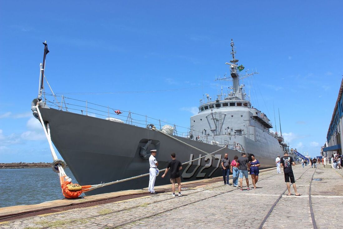 Navio Escola da Marinha aberto para visitação no Porto do Recife