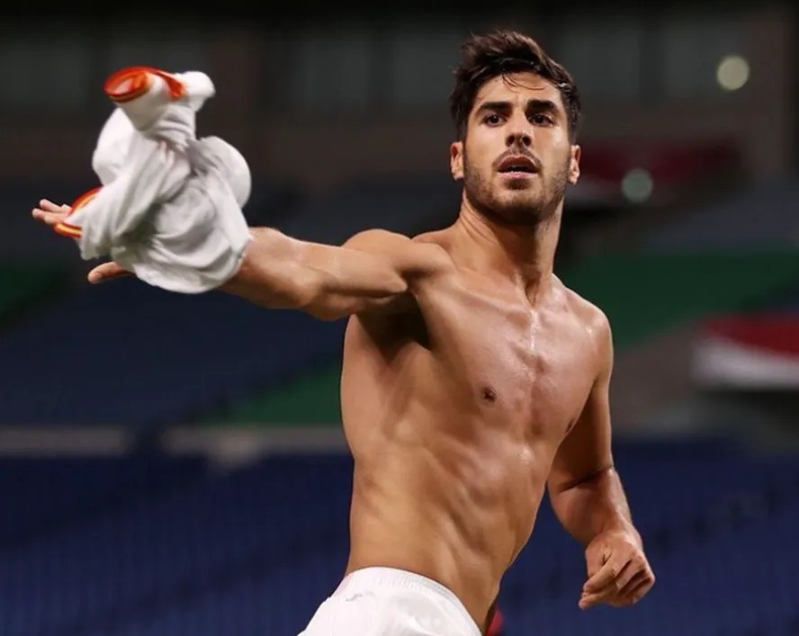 Eleito o jogador 'mais sexy do mundo', Marco Asensio atua hoje pelo PSG