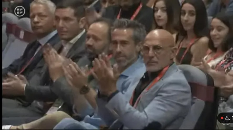 Técnicos De la Fuente e Jorge Vilda aplaudem discurso de Rubiales