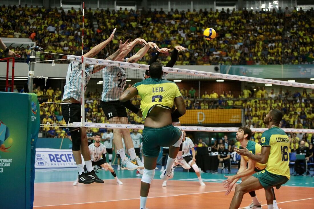 Brasil vira contra a Argentina no vôlei e vence no tie-break - Jogada -  Diário do Nordeste